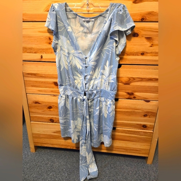 O'NEILL BLUE & WHITE SUMMERY ROMPER. - Picture 1 of 8